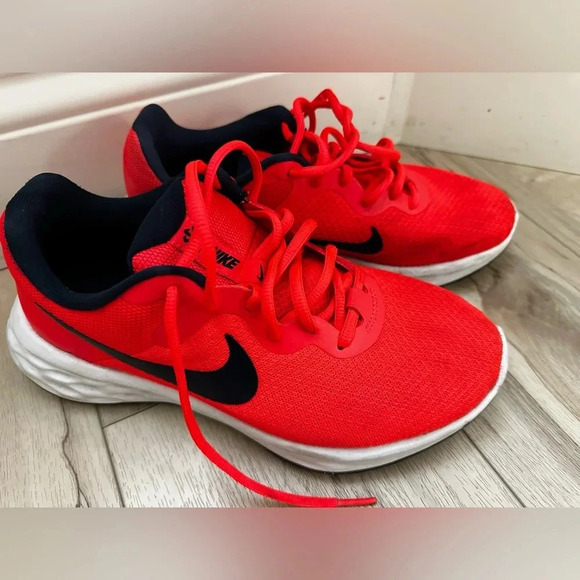Nike Revolution Size 7 Men’s only worn once‎ excellent condition! - Picture 1 of 4